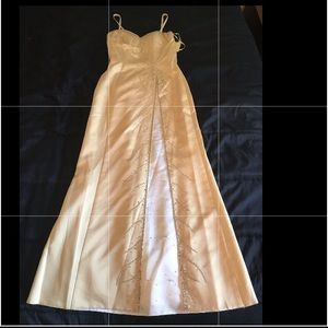 NWT Simple & Elegant Formal Gown by Night Scene Sm